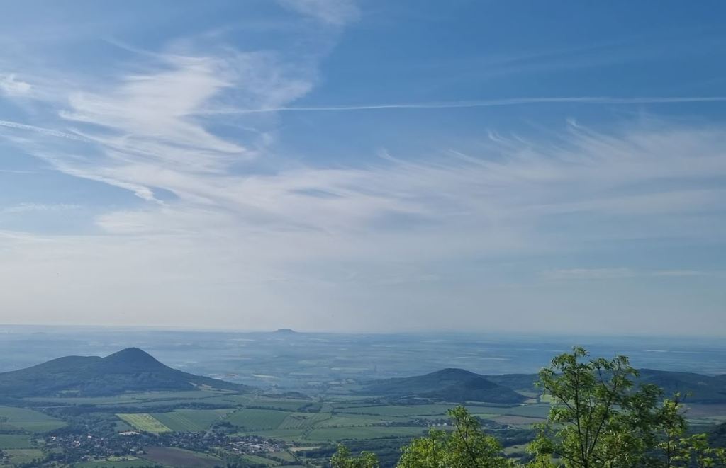 Ve středu většinou polojasno