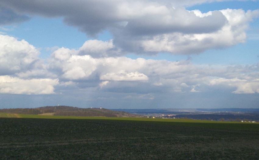V sobotu většinou polojasno, na severovýchodě ojediněle s deštěm